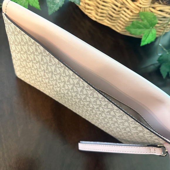 Michael Kors Clutch & Cross Body - Blush Pink - Picture 10 of 16